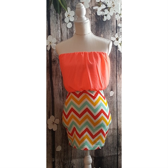 ⭐️NWT! Miin Strapless Coral & Chevron Minidress- S - Picture 3 of 6